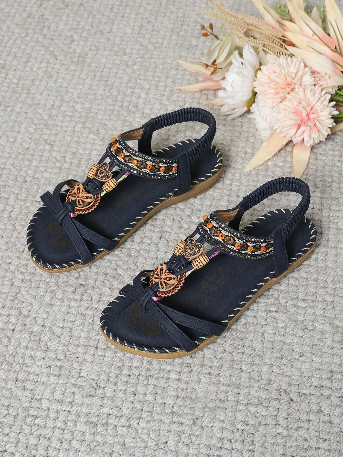 Sandalias planas: con soporte para el arco, para aliviar el dolor; ligeras y con amortiguación.