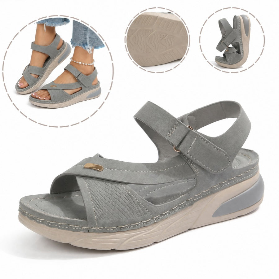 Sandalias ortopédicas cómodas: soporte ergonómico para el arco del pie, ancho ajustable y diseño que estiliza la pierna.