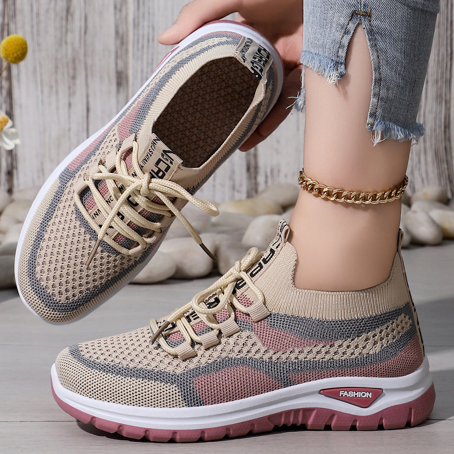 Zapatos correctores casuales en colores combinados — con soporte para el arco que permite caminar con comodidad.