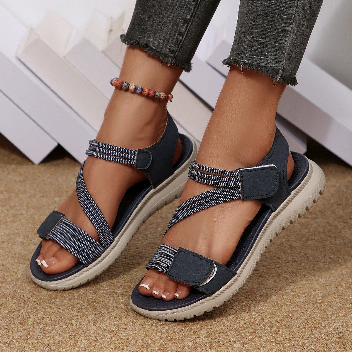 Sandalias ortopédicas cómodas: soporte ergonómico para el arco del pie, ancho ajustable y diseño que realza la silueta de la pierna.