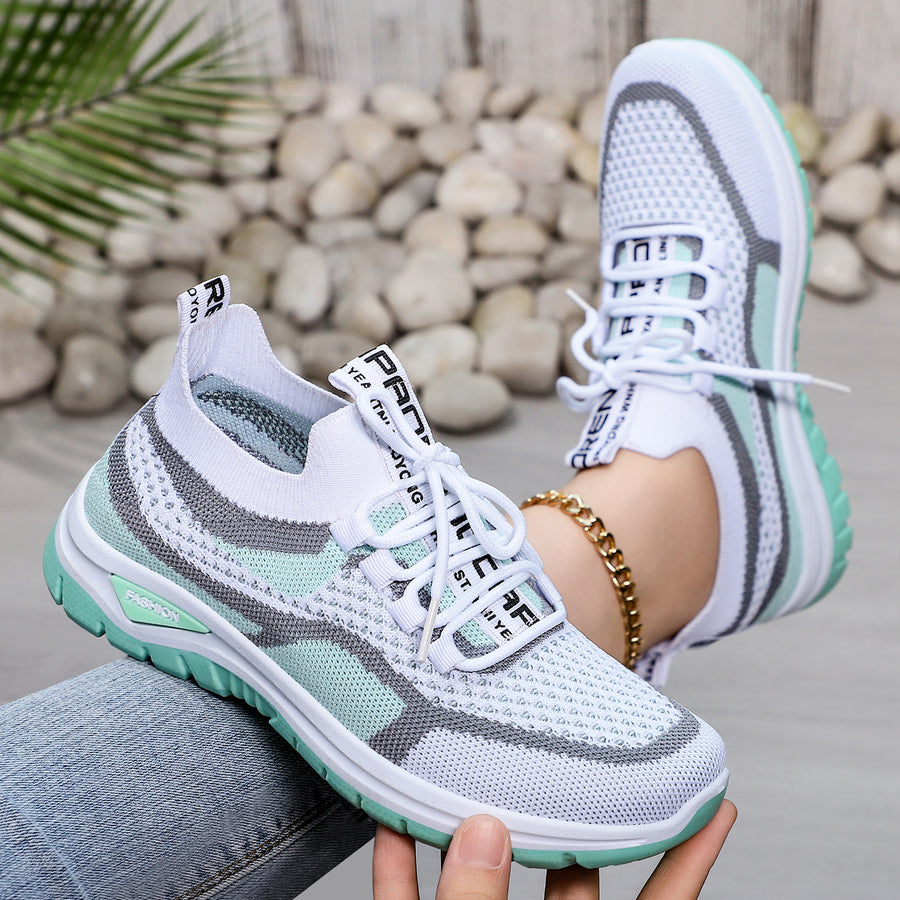 Zapatos correctores casuales en colores combinados — con soporte para el arco que permite caminar con comodidad.
