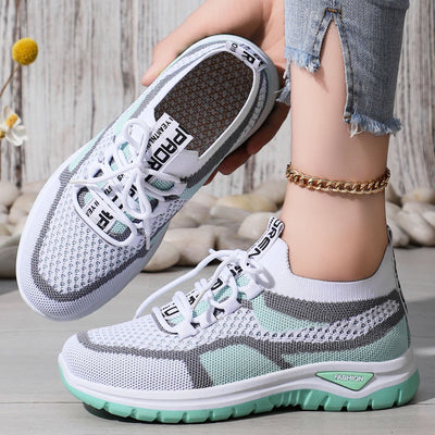 Zapatos correctores casuales en colores combinados — con soporte para el arco que permite caminar con comodidad.