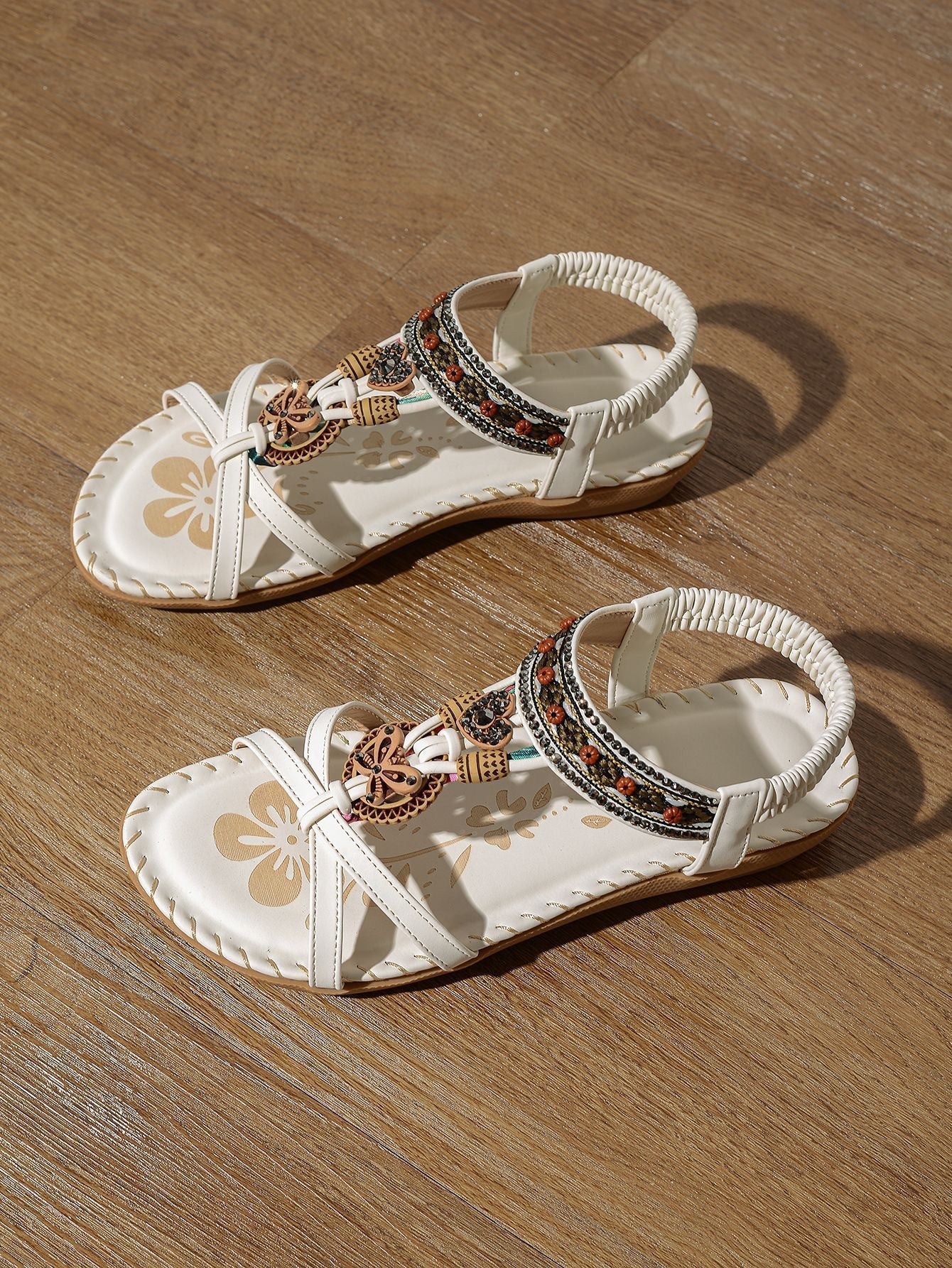 Sandalias planas: con soporte para el arco, para aliviar el dolor; ligeras y con amortiguación.