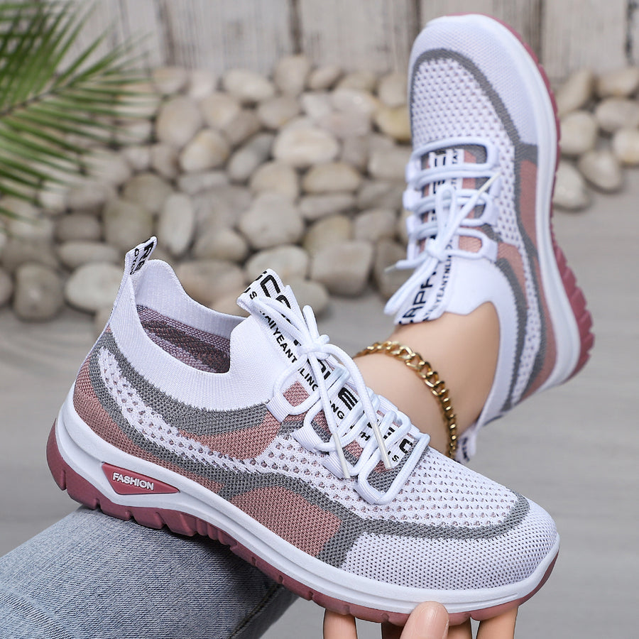 Zapatos correctores casuales en colores combinados — con soporte para el arco que permite caminar con comodidad.