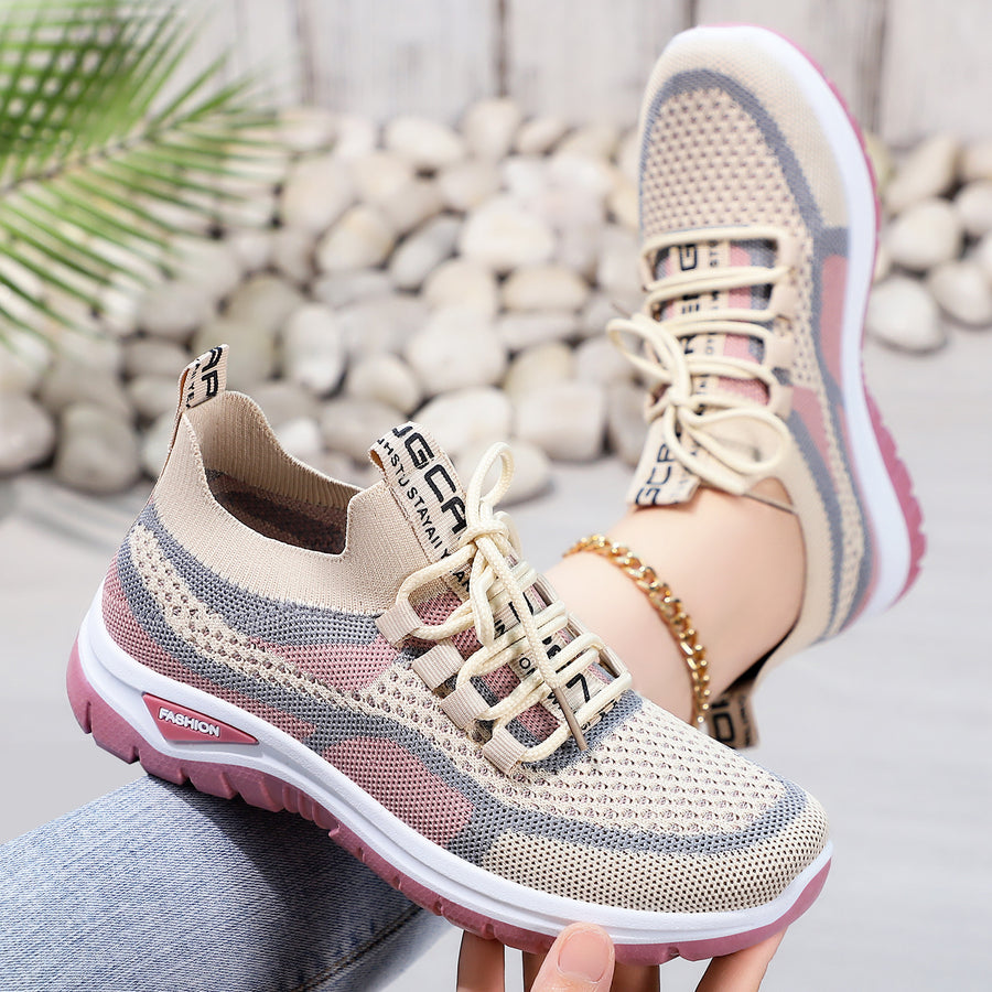 Zapatos correctores casuales en colores combinados — con soporte para el arco que permite caminar con comodidad.