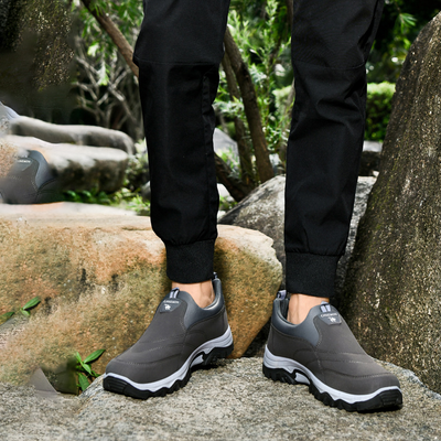 Zapatos ortopédicos de ante cómodos: suaves y cómodos, con una sujeción excelente. Alivian el dolor de pies.