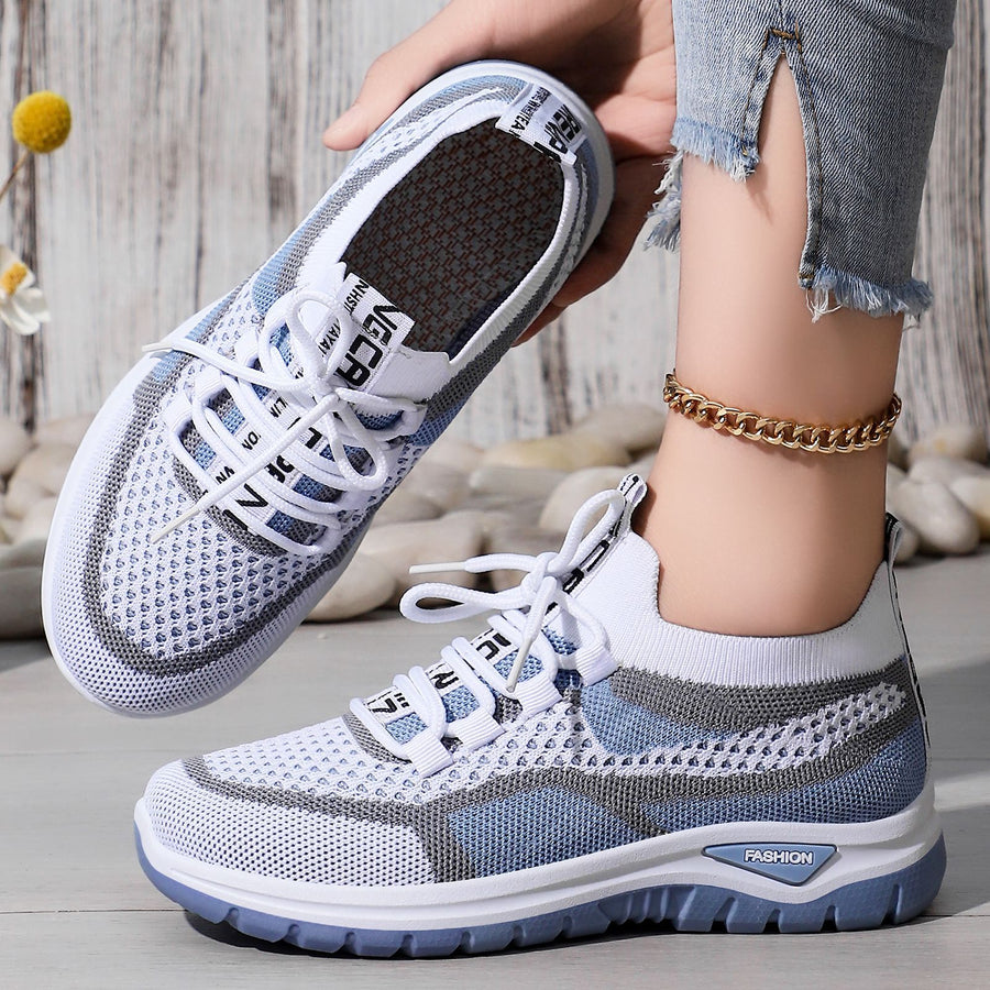 Zapatos correctores casuales en colores combinados — con soporte para el arco que permite caminar con comodidad.