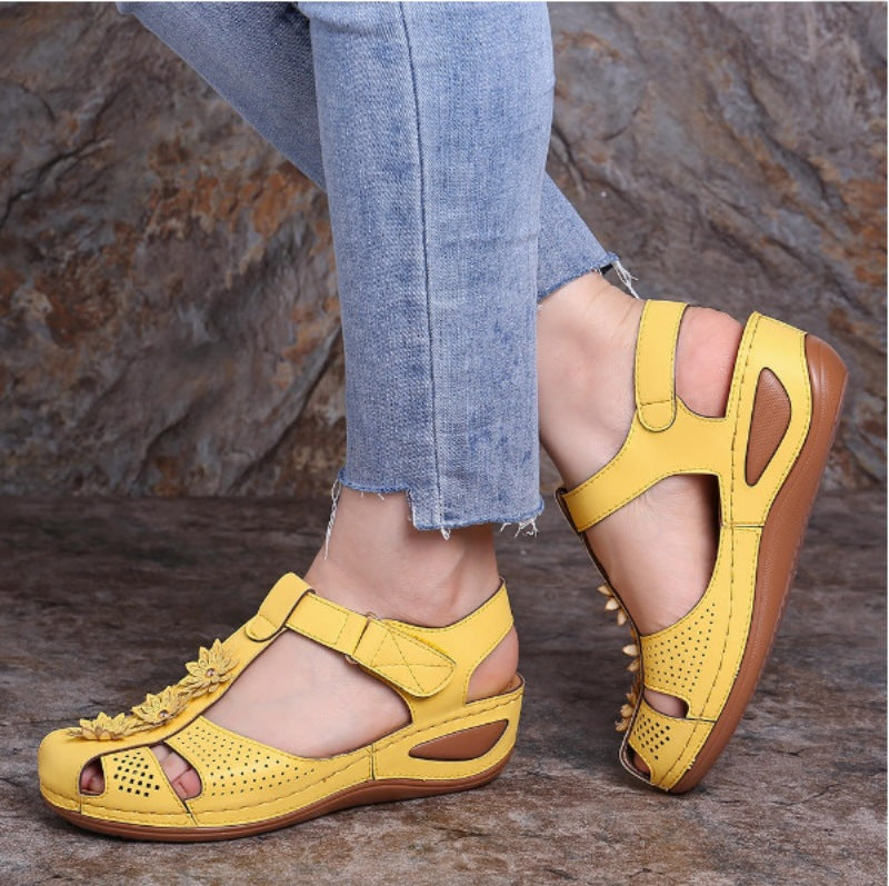 Sandalias con protección para los dedos: con soporte para el arco plantar, que alivia el dolor; ligeras y con amortiguación.